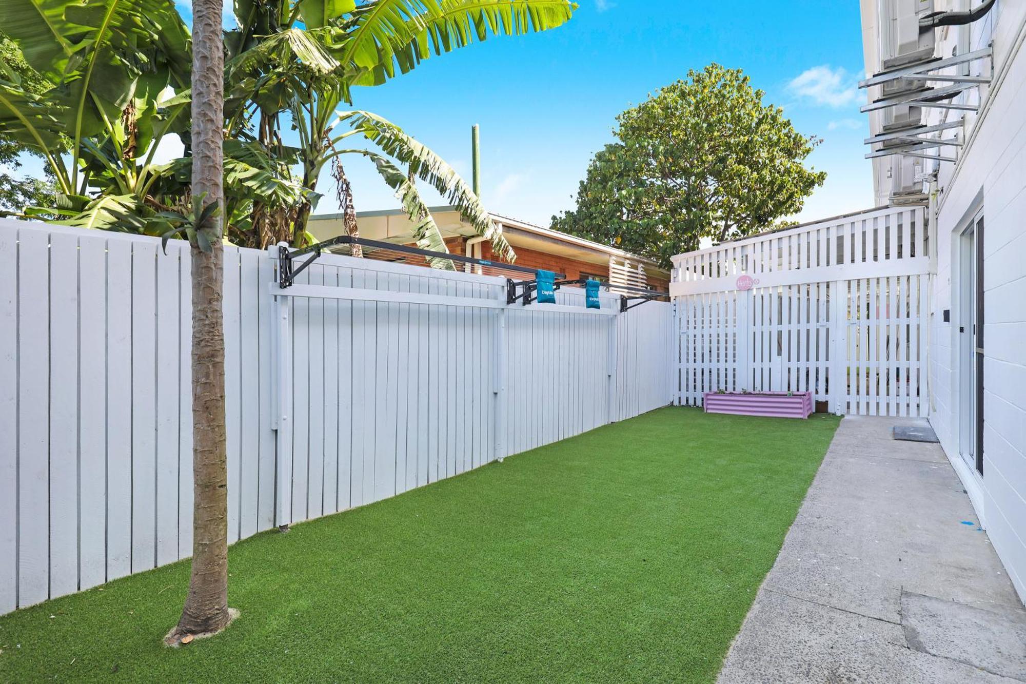 Palms On Parker Hostel Maroochydore Exterior photo